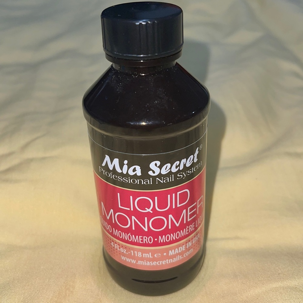 Mia secret liquid monomer